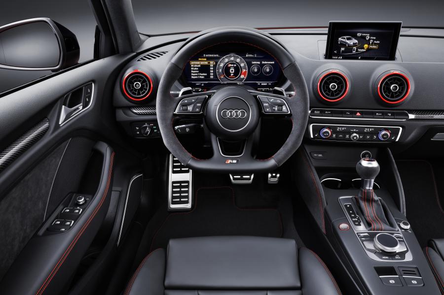 Торпедо Audi RS3 Sedan (8V) 2016 года  (WW) (фото 22 из 47)